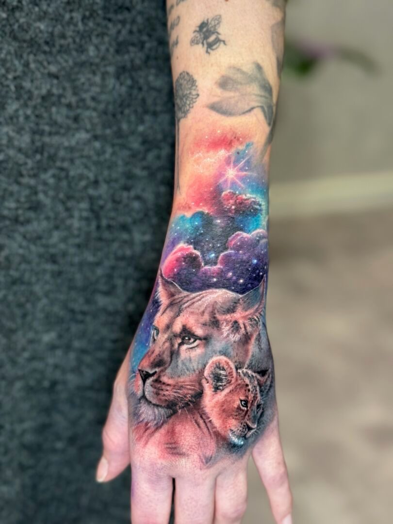Hånd tatovering, Electric Linda